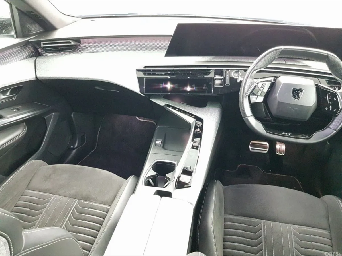 Peugeot 5008 SUV, Electric, 2025, Blue