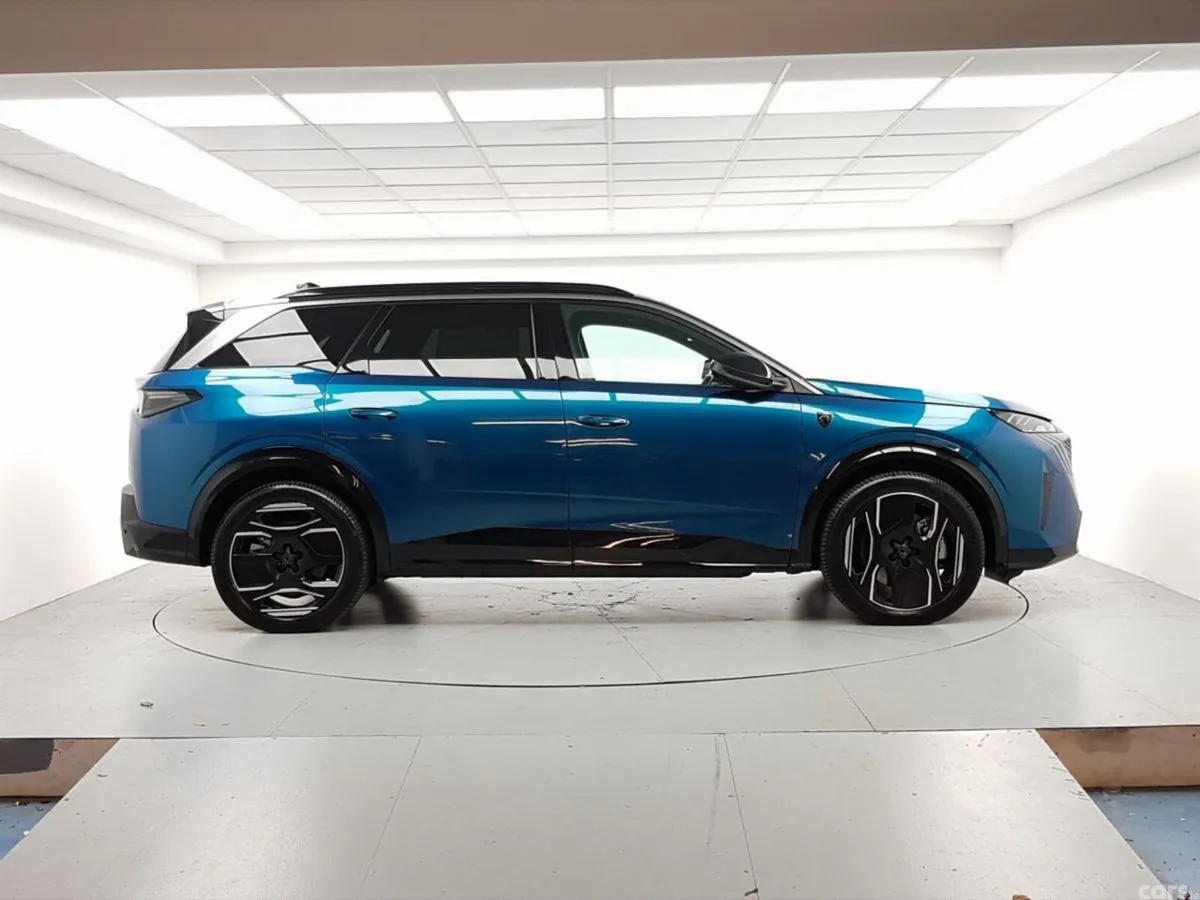 Peugeot 5008 SUV, Electric, 2025, Blue