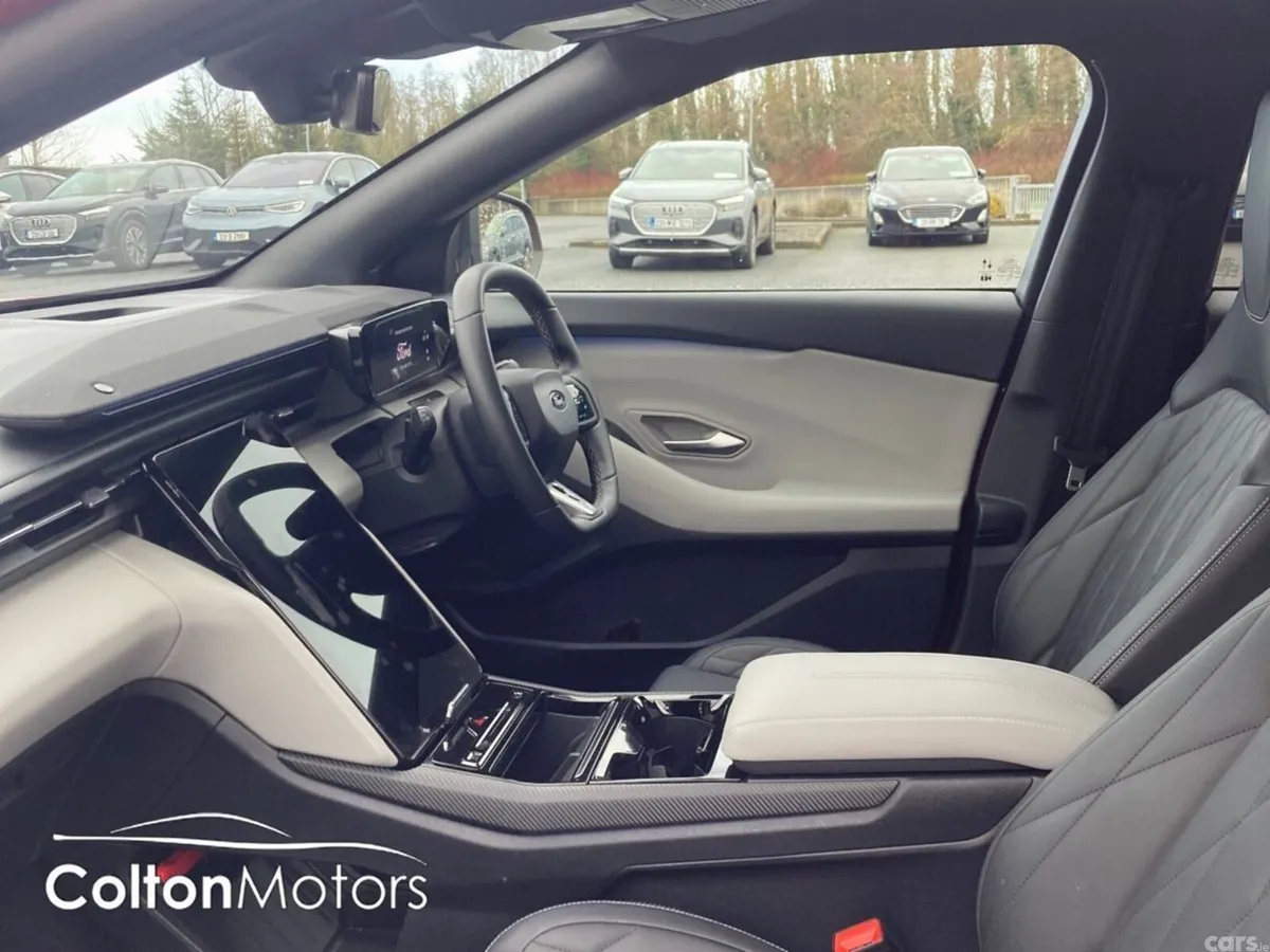 Ford Capri MPV, Electric, 2025, Red