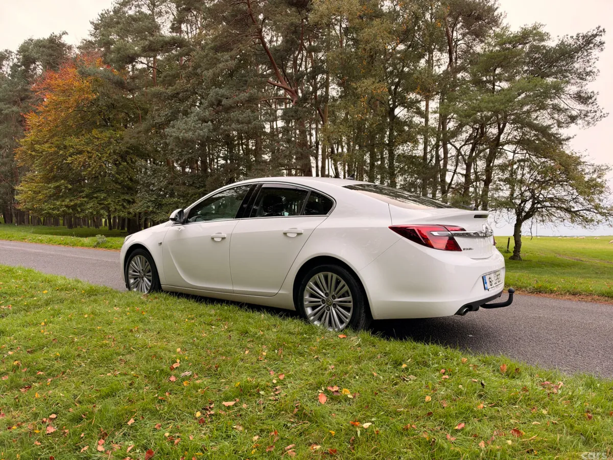 Vauxhall Insignia Hatchback, Diesel, 2016, White