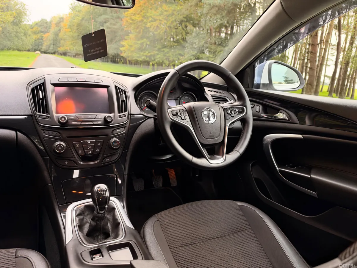 Vauxhall Insignia Hatchback, Diesel, 2016, White