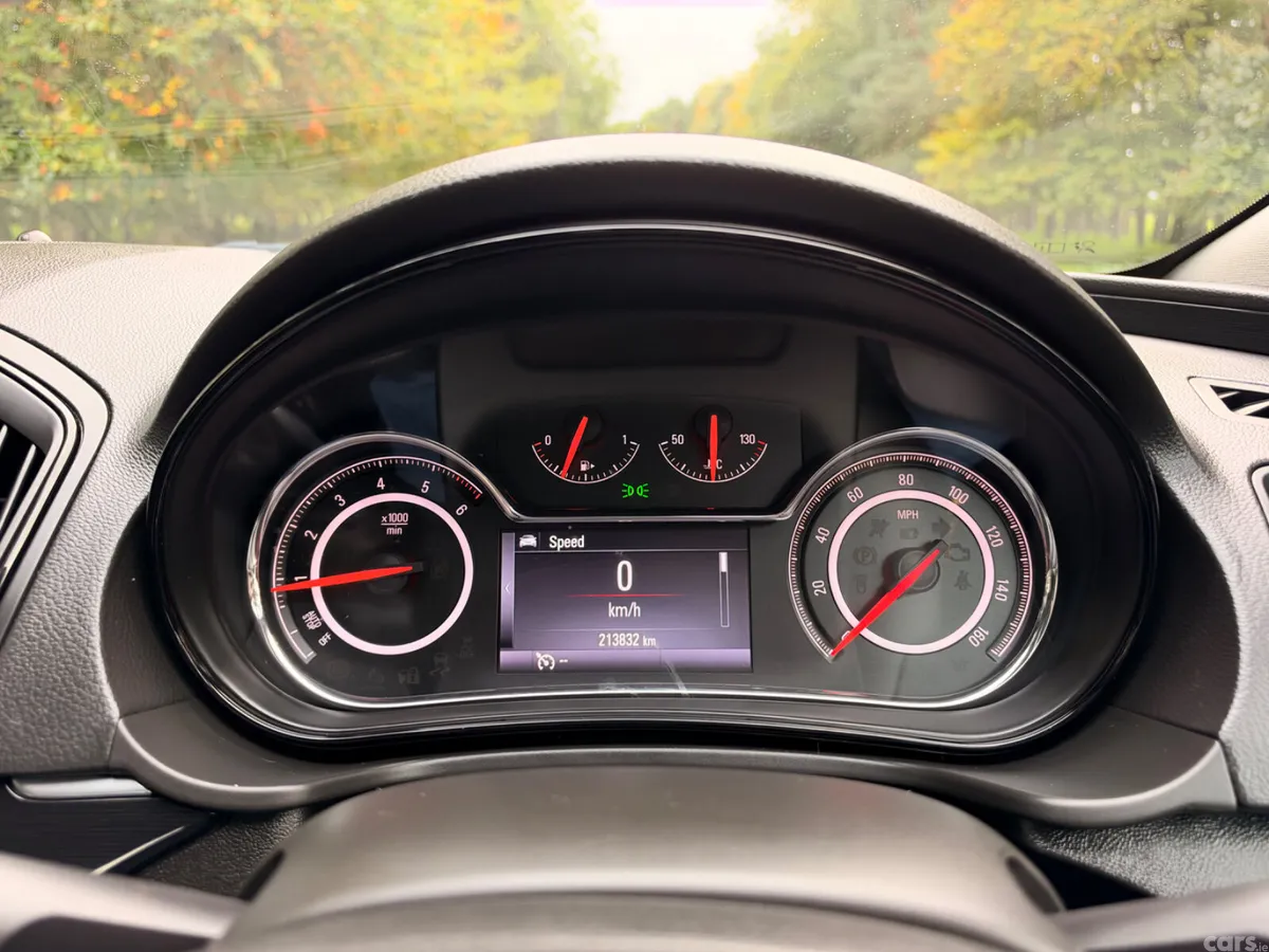 Vauxhall Insignia Hatchback, Diesel, 2016, White