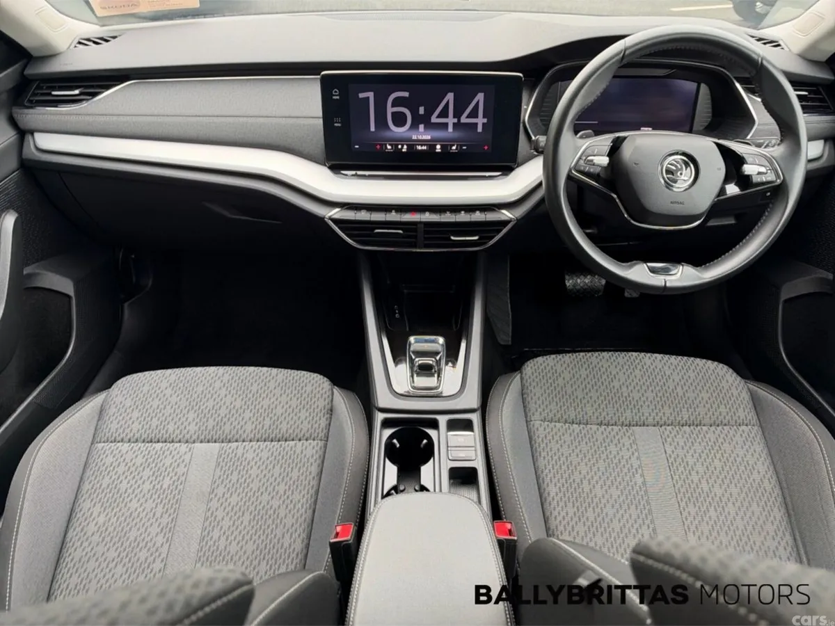Skoda Octavia Saloon, Diesel, 2024, Black