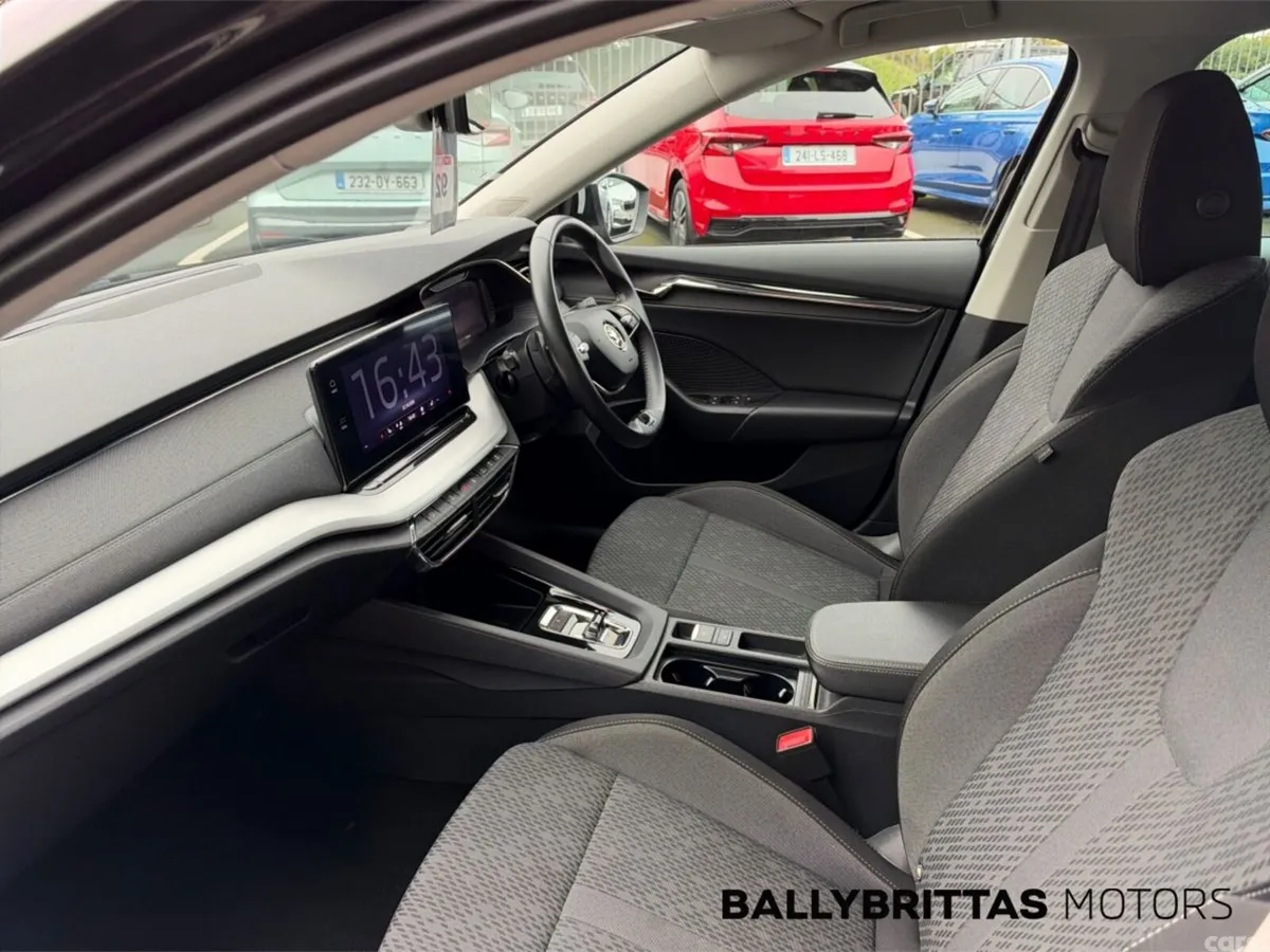 Skoda Octavia Saloon, Diesel, 2024, Black