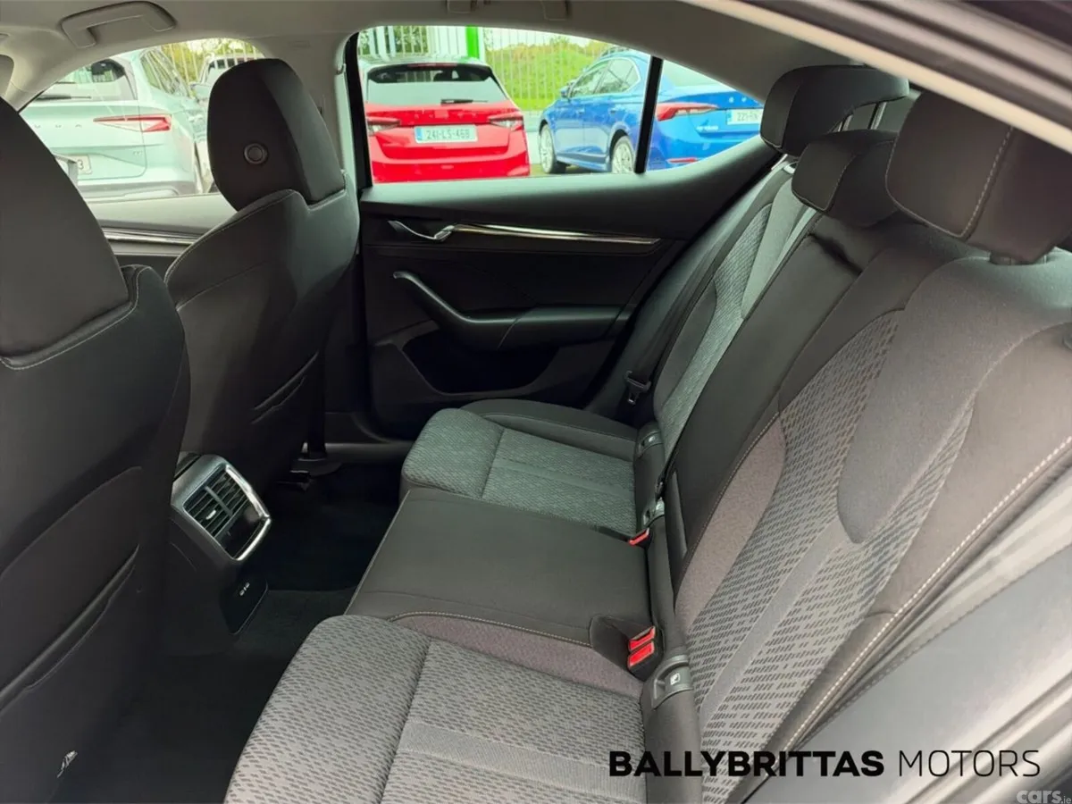 Skoda Octavia Saloon, Diesel, 2024, Black