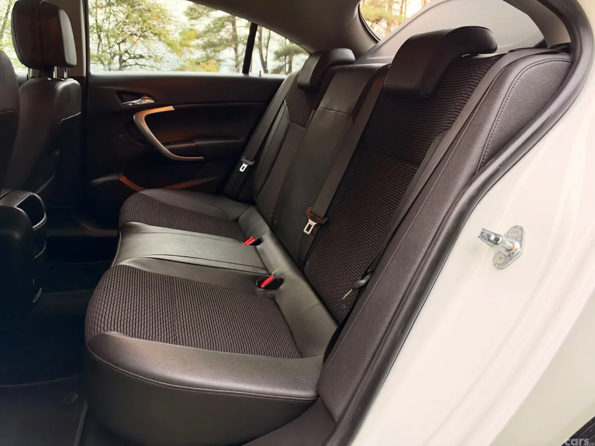 Vauxhall Insignia Hatchback, Diesel, 2016, White