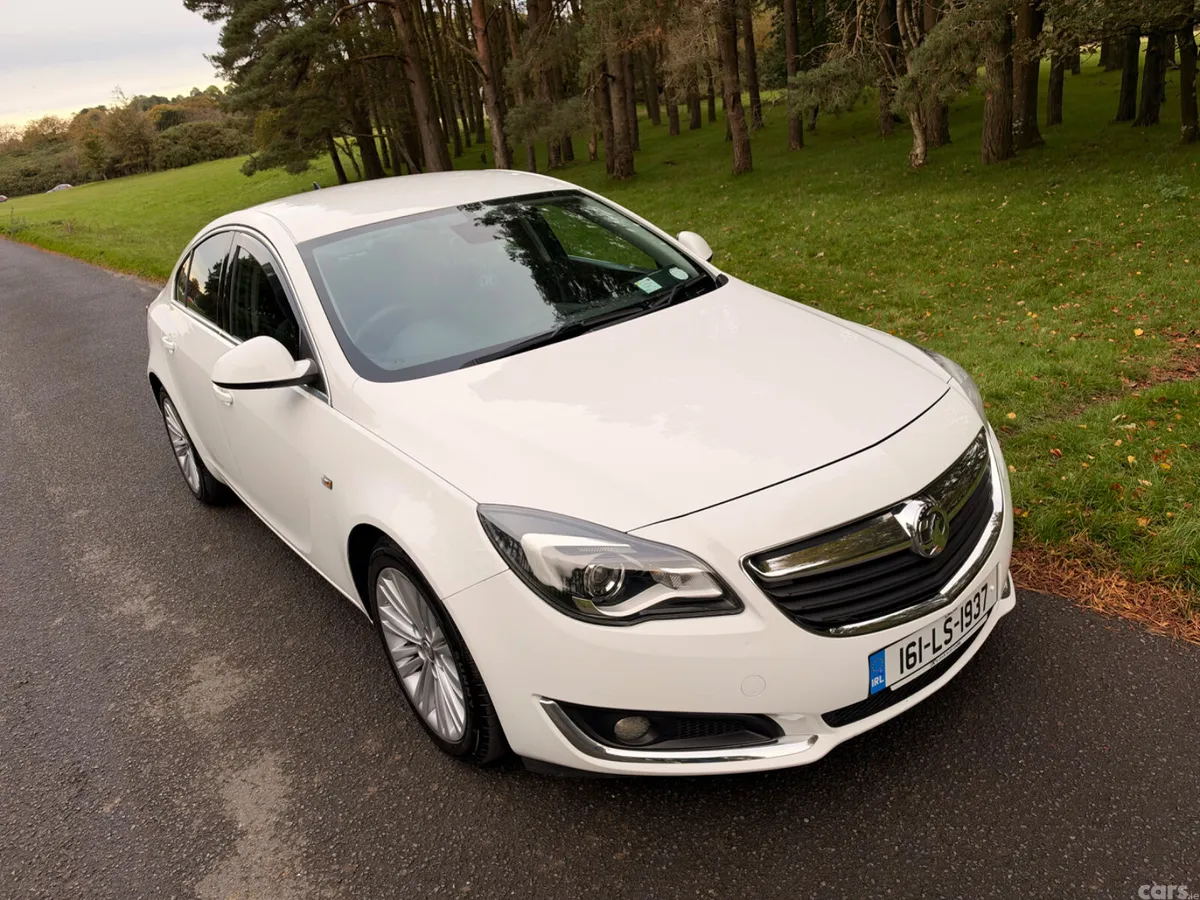 Vauxhall Insignia Hatchback, Diesel, 2016, White