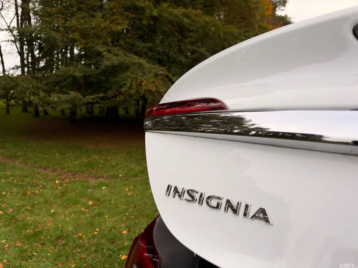 Vauxhall Insignia Hatchback, Diesel, 2016, White