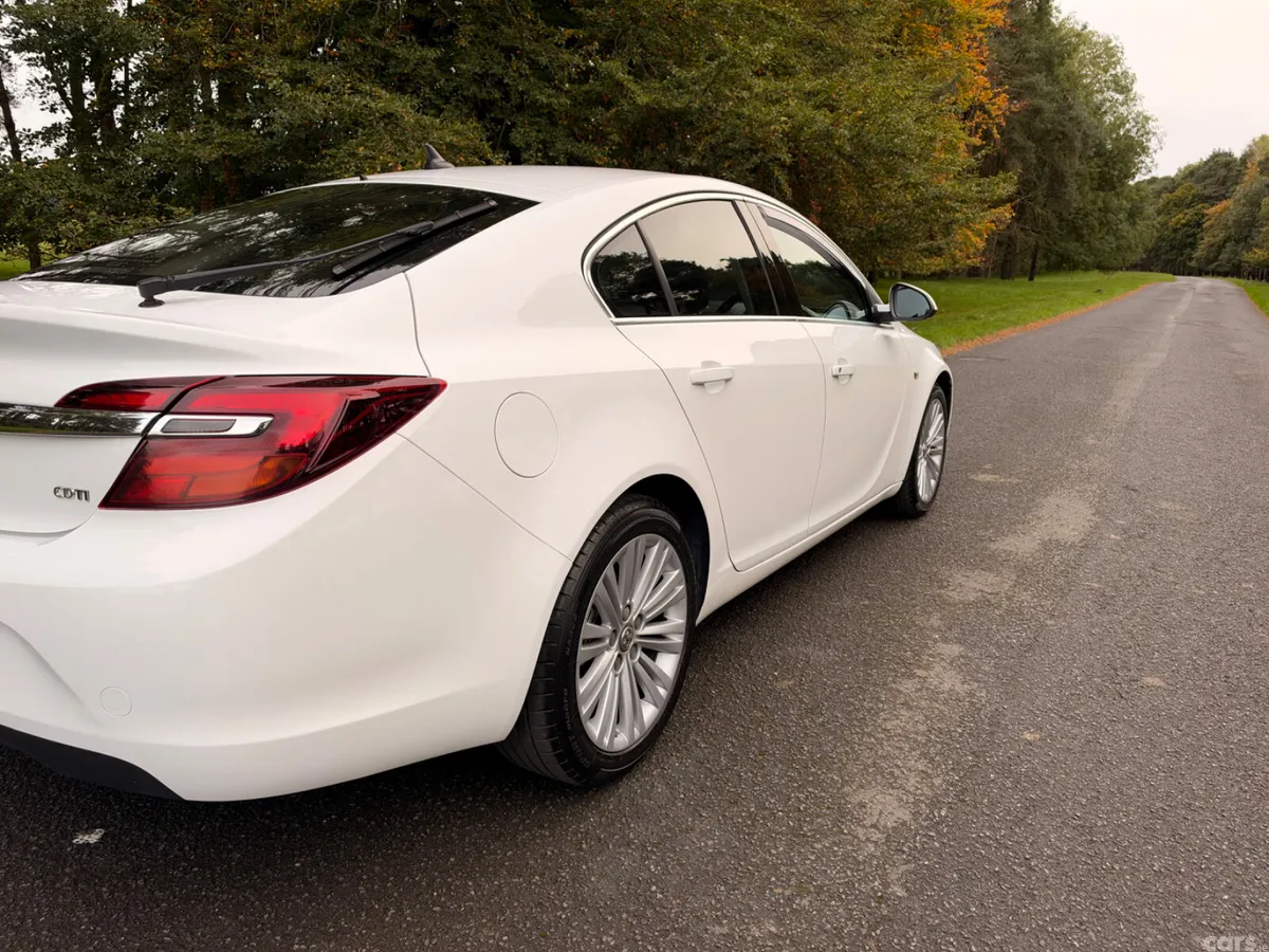 Vauxhall Insignia Hatchback, Diesel, 2016, White