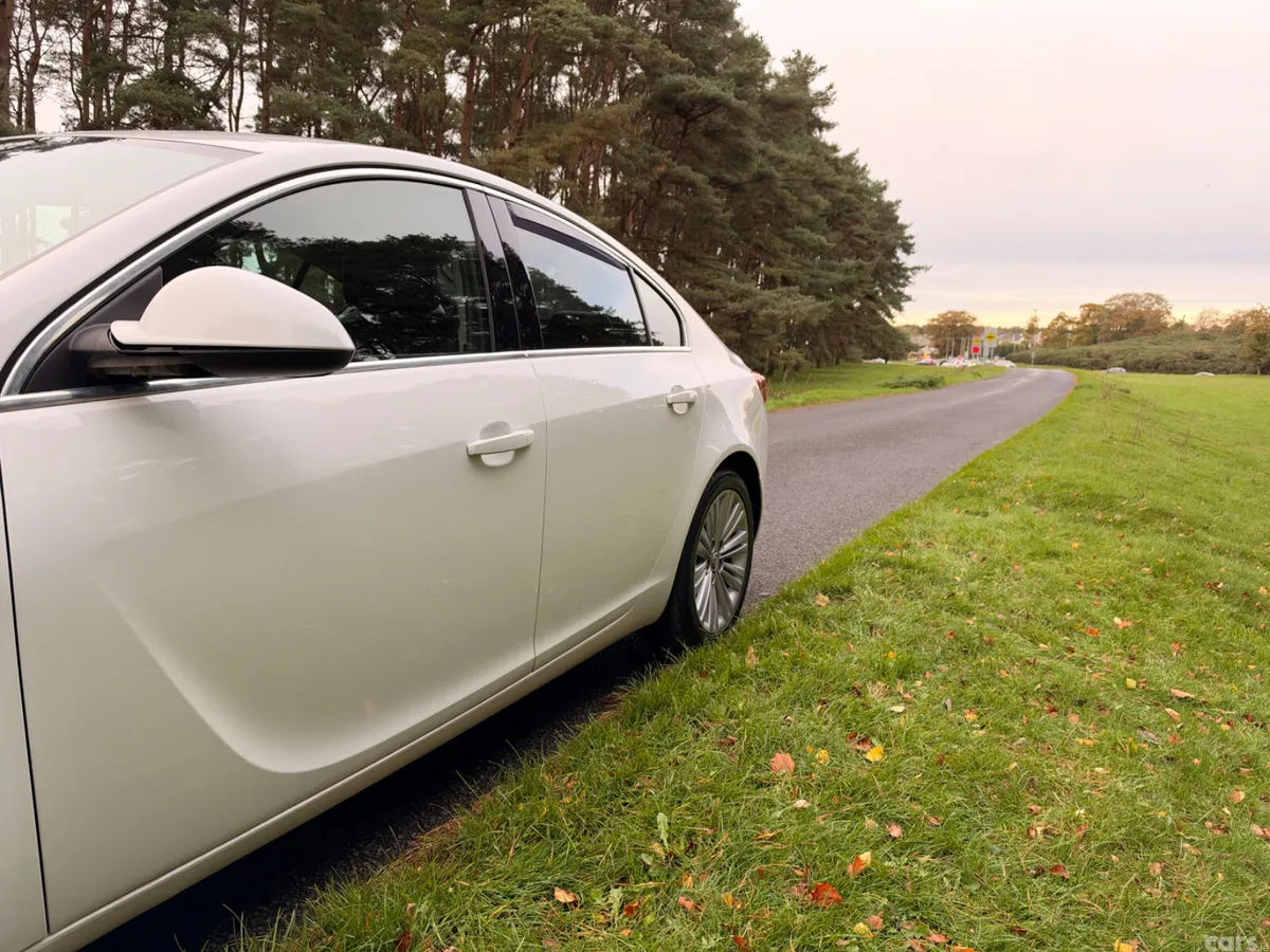 Vauxhall Insignia Hatchback, Diesel, 2016, White