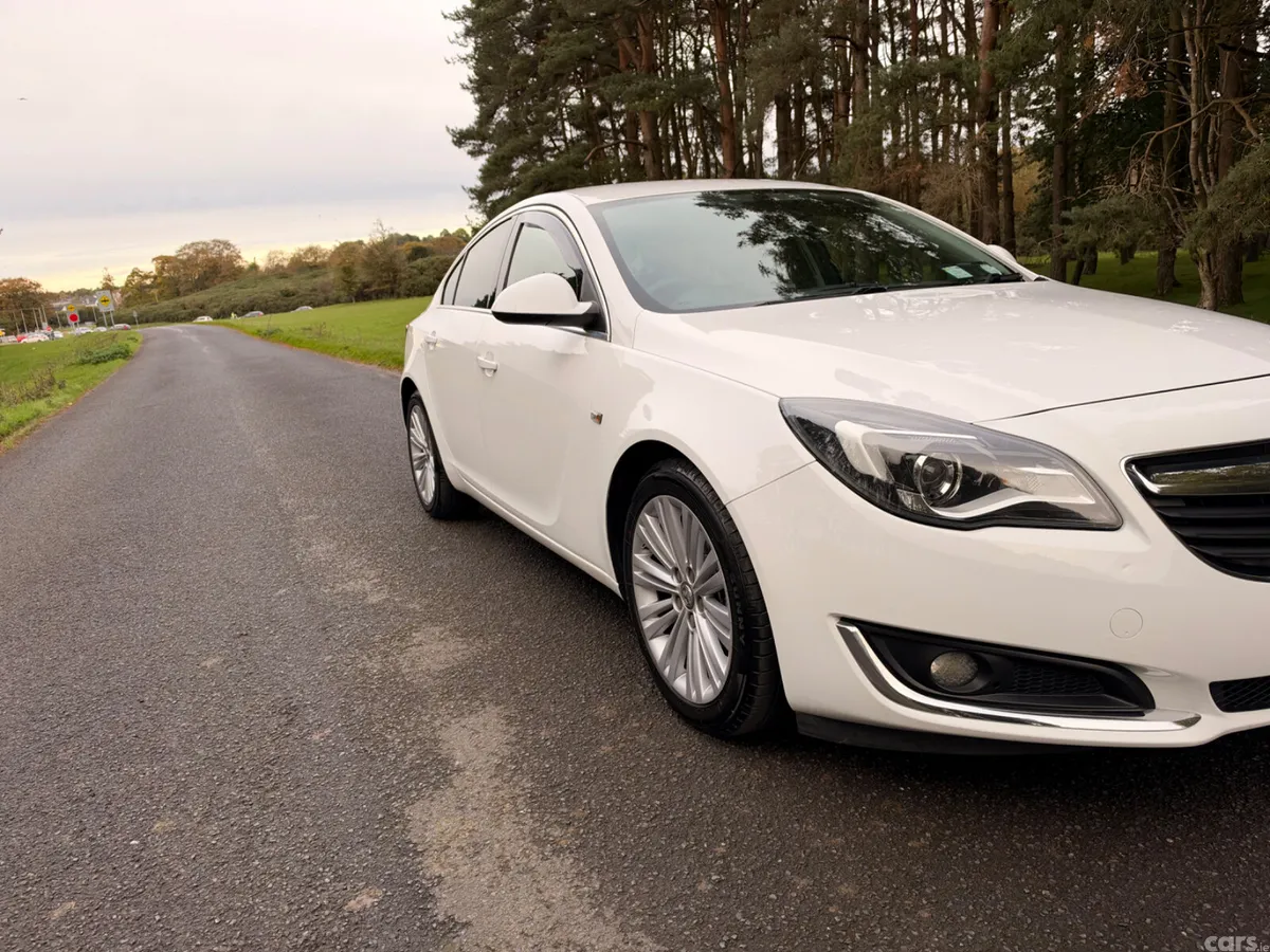 Vauxhall Insignia Hatchback, Diesel, 2016, White