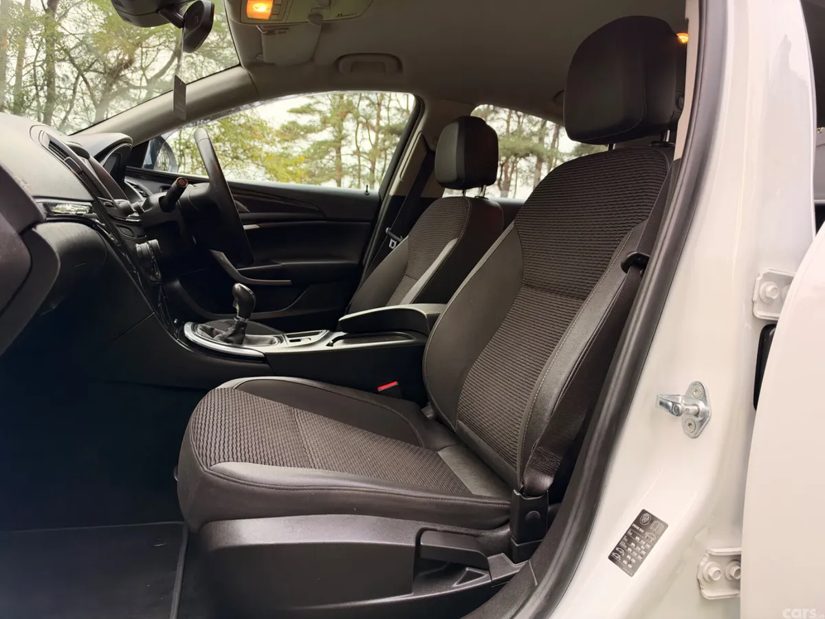 Vauxhall Insignia Hatchback, Diesel, 2016, White