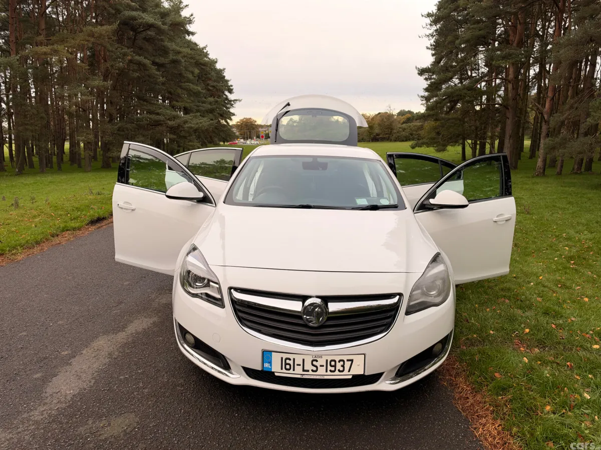 Vauxhall Insignia Hatchback, Diesel, 2016, White