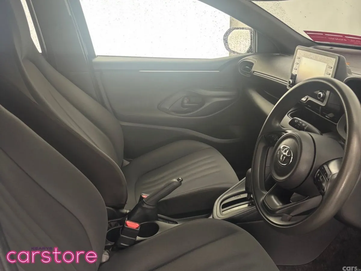 Toyota Yaris Hatchback, Petrol Hybrid, 2022, Blue