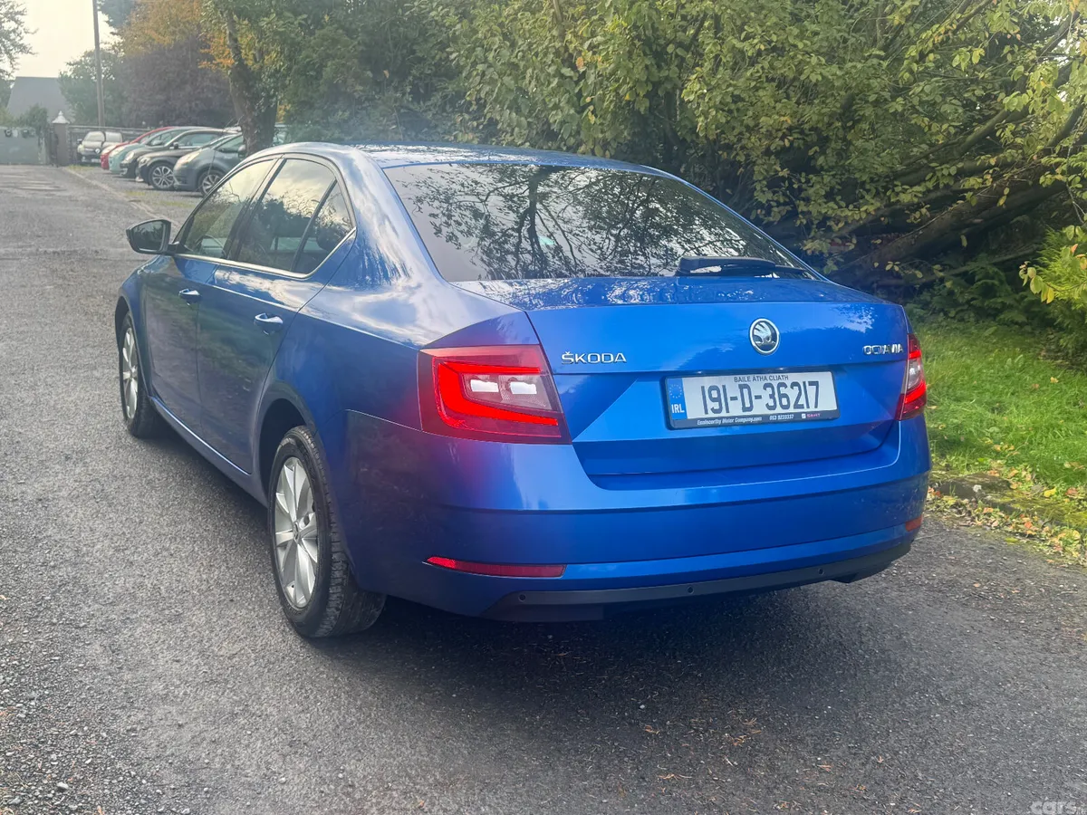 Skoda Octavia Saloon, Diesel, 2019, Blue