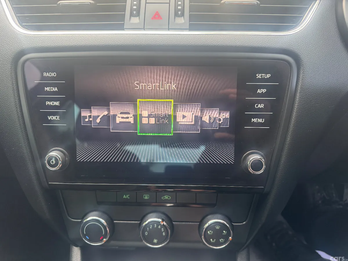 Skoda Octavia Saloon, Diesel, 2019, Blue