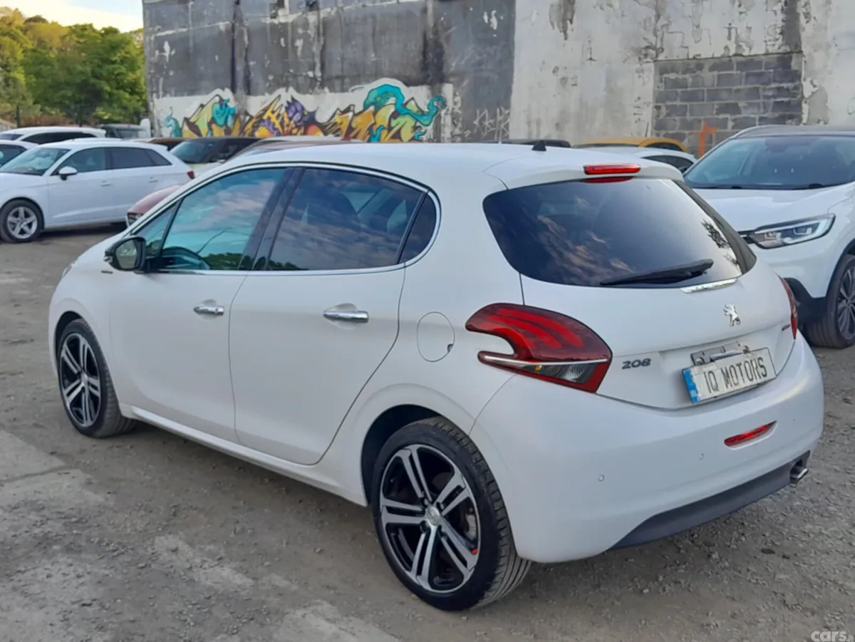 Peugeot 208 Hatchback, Petrol, 2017, White