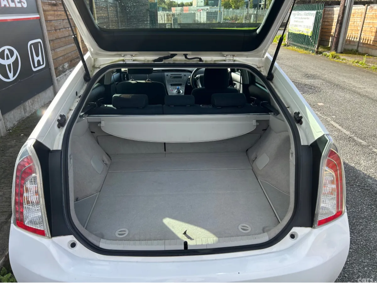 Toyota Prius Hatchback, Petrol Hybrid, 2014, White