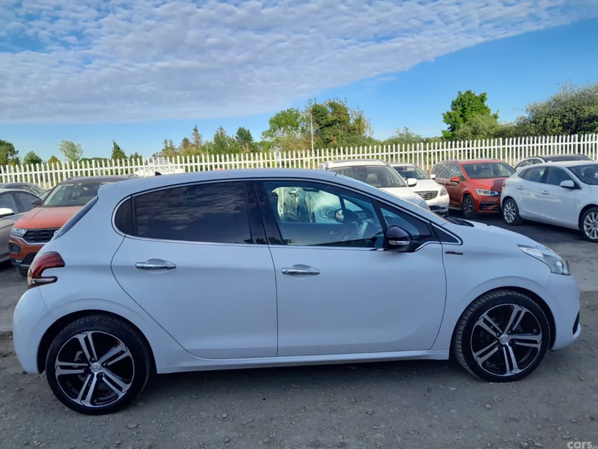 Peugeot 208 Hatchback, Petrol, 2017, White
