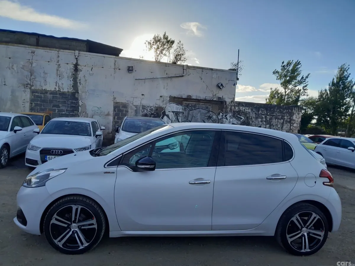 Peugeot 208 Hatchback, Petrol, 2017, White