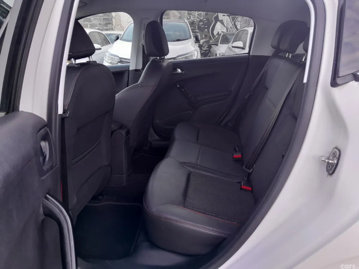 Peugeot 208 Hatchback, Petrol, 2017, White