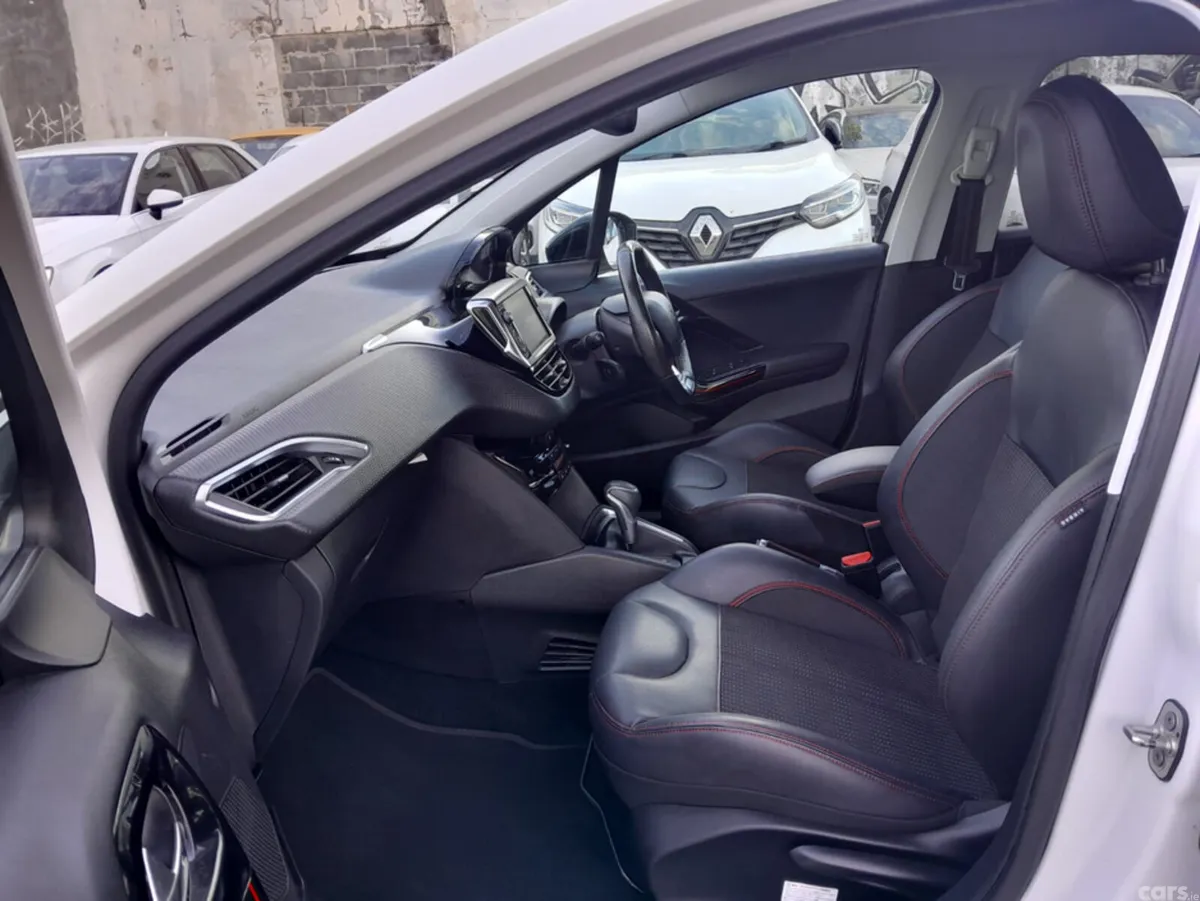 Peugeot 208 Hatchback, Petrol, 2017, White