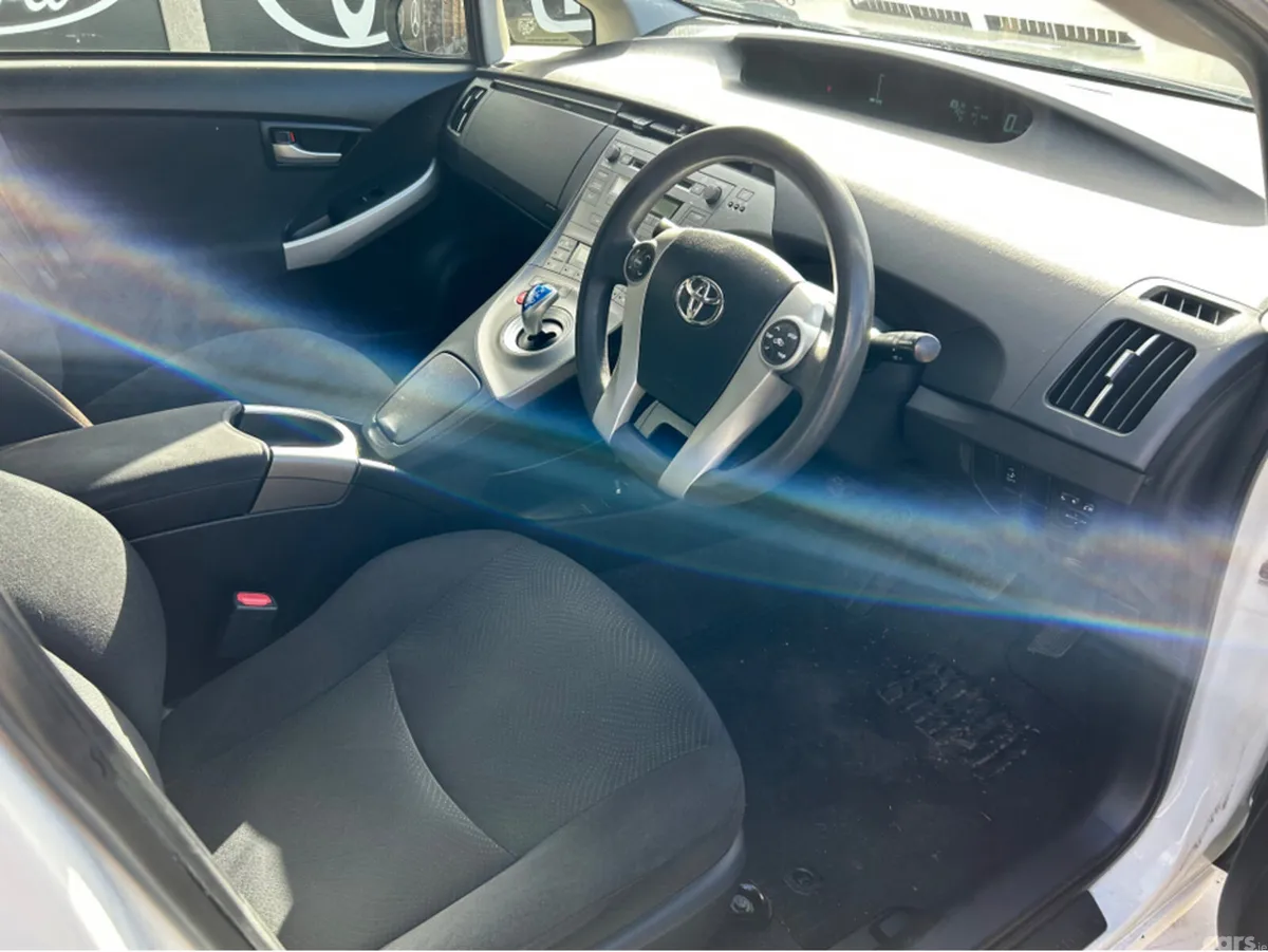 Toyota Prius Hatchback, Petrol Hybrid, 2014, White