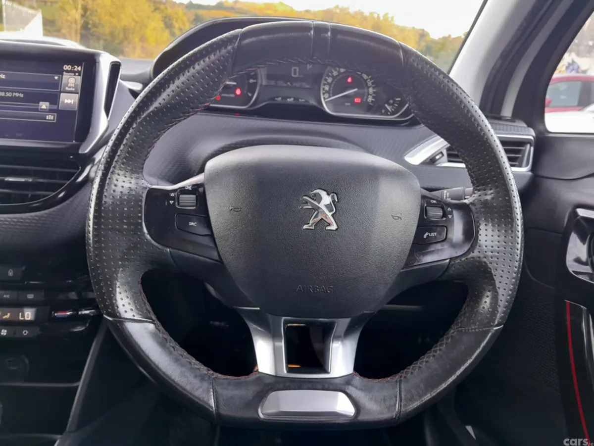 Peugeot 208 Hatchback, Petrol, 2017, White
