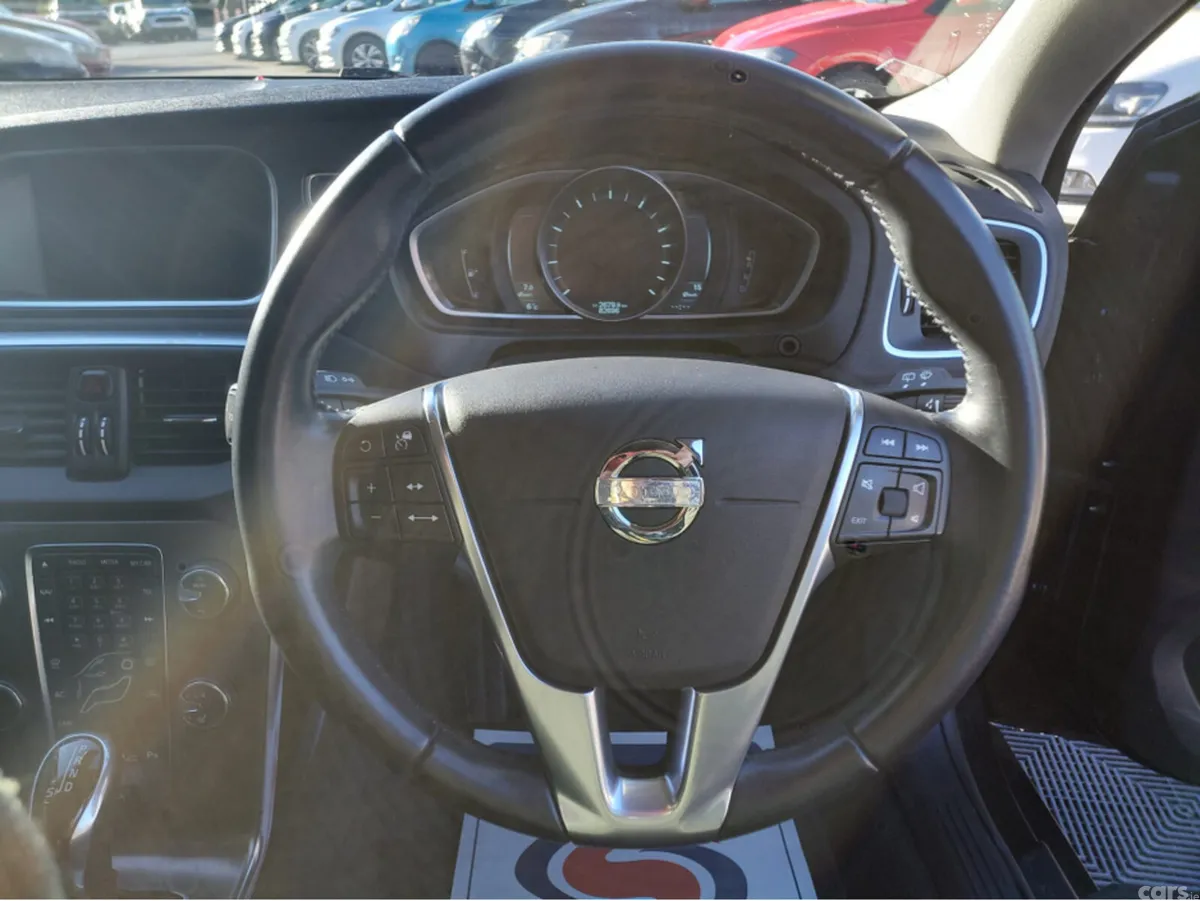 Volvo V40 Hatchback, Petrol, 2015, Black