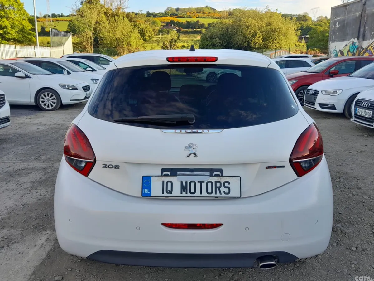 Peugeot 208 Hatchback, Petrol, 2017, White