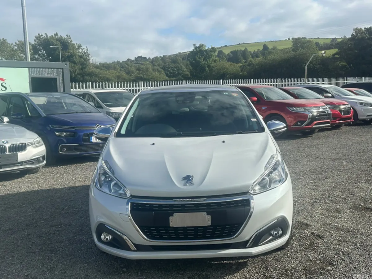 Peugeot 208 Hatchback, Petrol, 2017, White