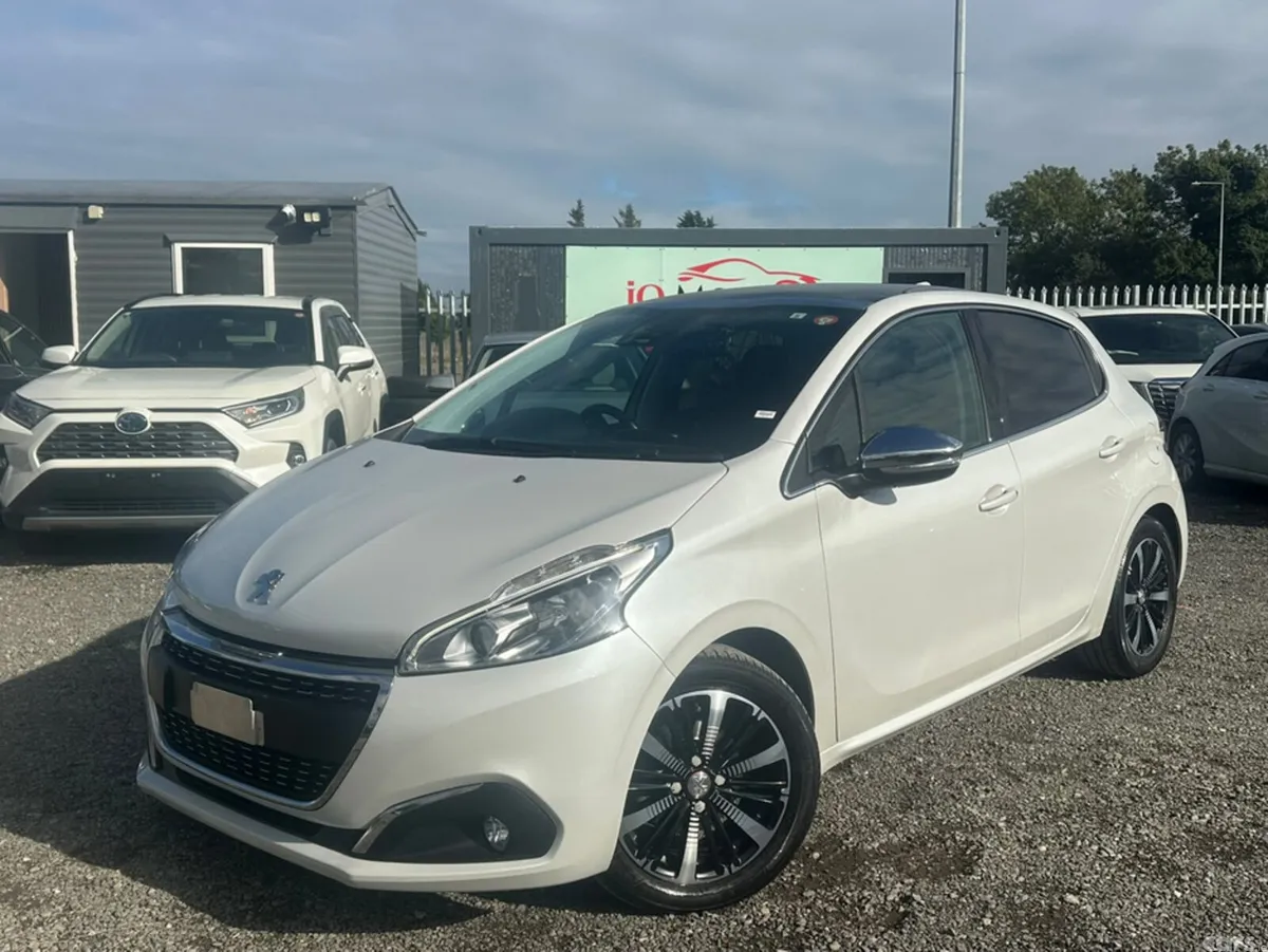 Peugeot 208 Hatchback, Petrol, 2017, White