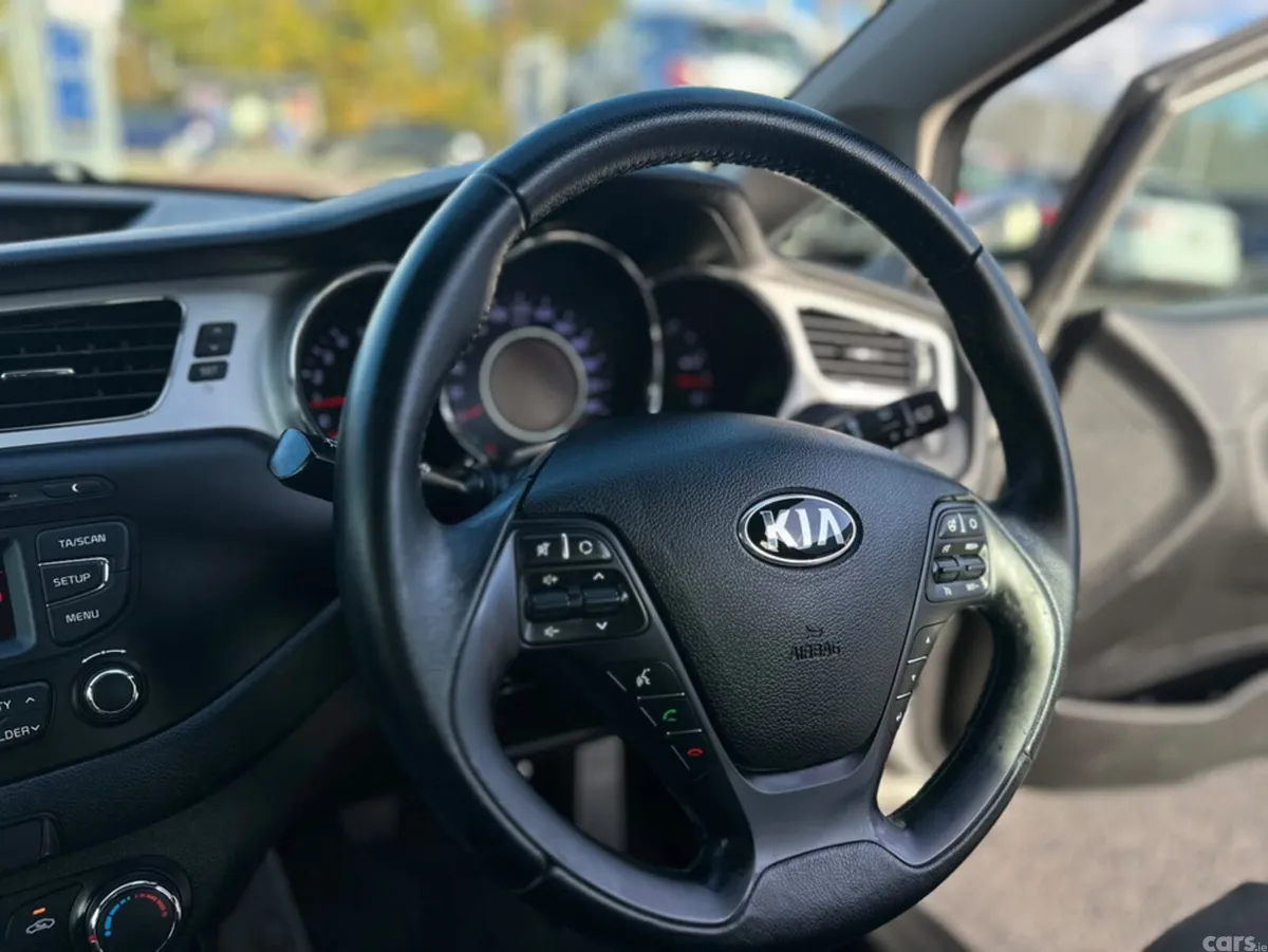Kia Ceed Hatchback, Diesel, 2014, Silver