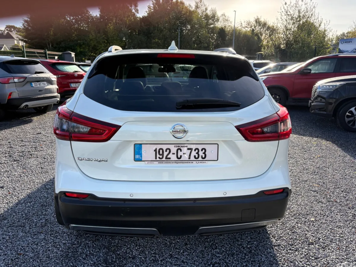Nissan Qashqai MPV, Petrol, 2019, White