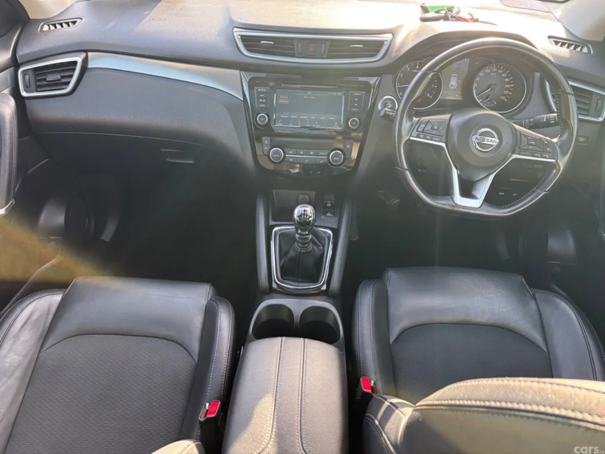 Nissan Qashqai MPV, Petrol, 2019, White