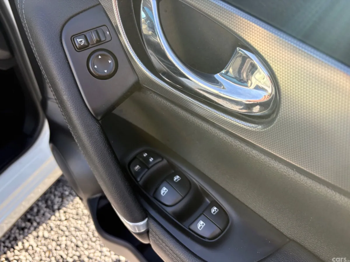 Nissan Qashqai MPV, Petrol, 2019, White