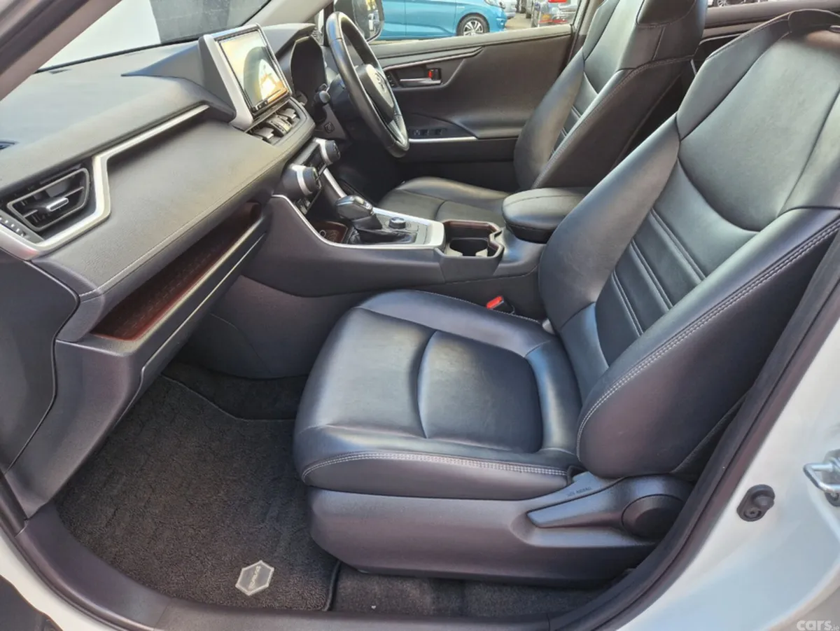 Toyota RAV4 SUV, Petrol Hybrid, 2019, White