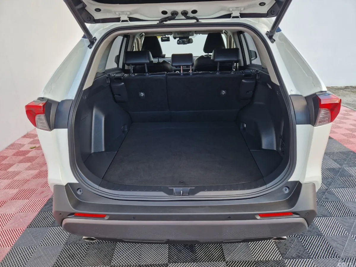 Toyota RAV4 SUV, Petrol Hybrid, 2019, White