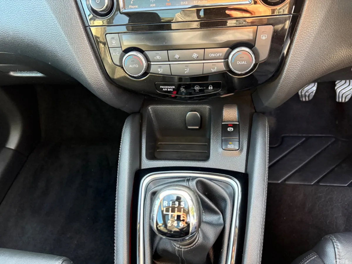 Nissan Qashqai MPV, Petrol, 2019, White