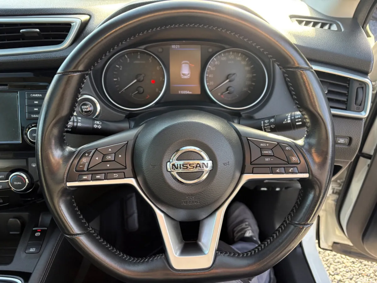 Nissan Qashqai MPV, Petrol, 2019, White