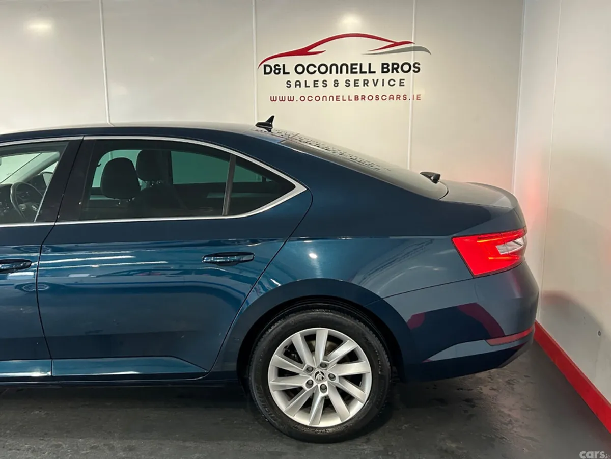 Skoda Superb Hatchback, Diesel, 2022, Blue