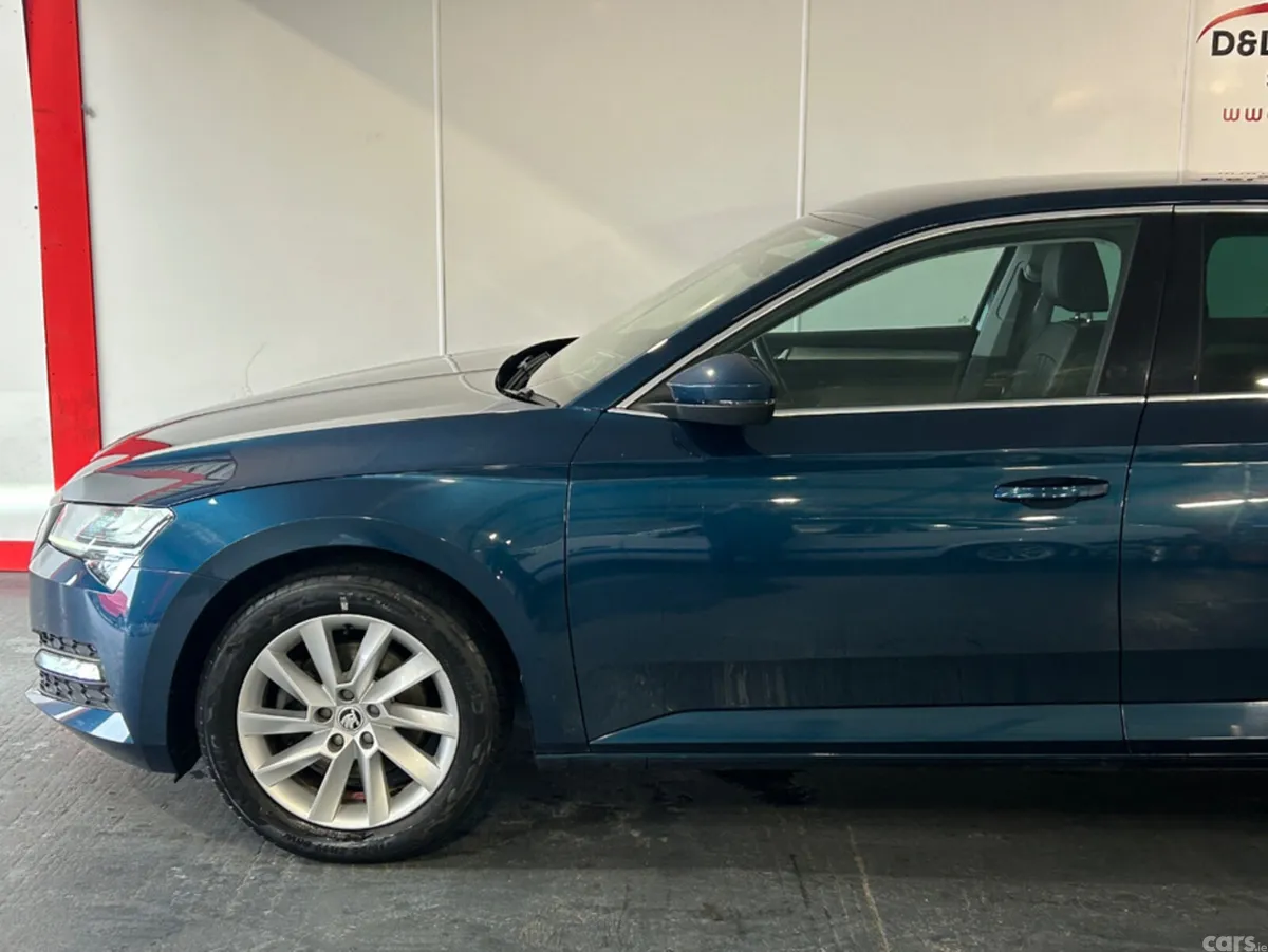 Skoda Superb Hatchback, Diesel, 2022, Blue