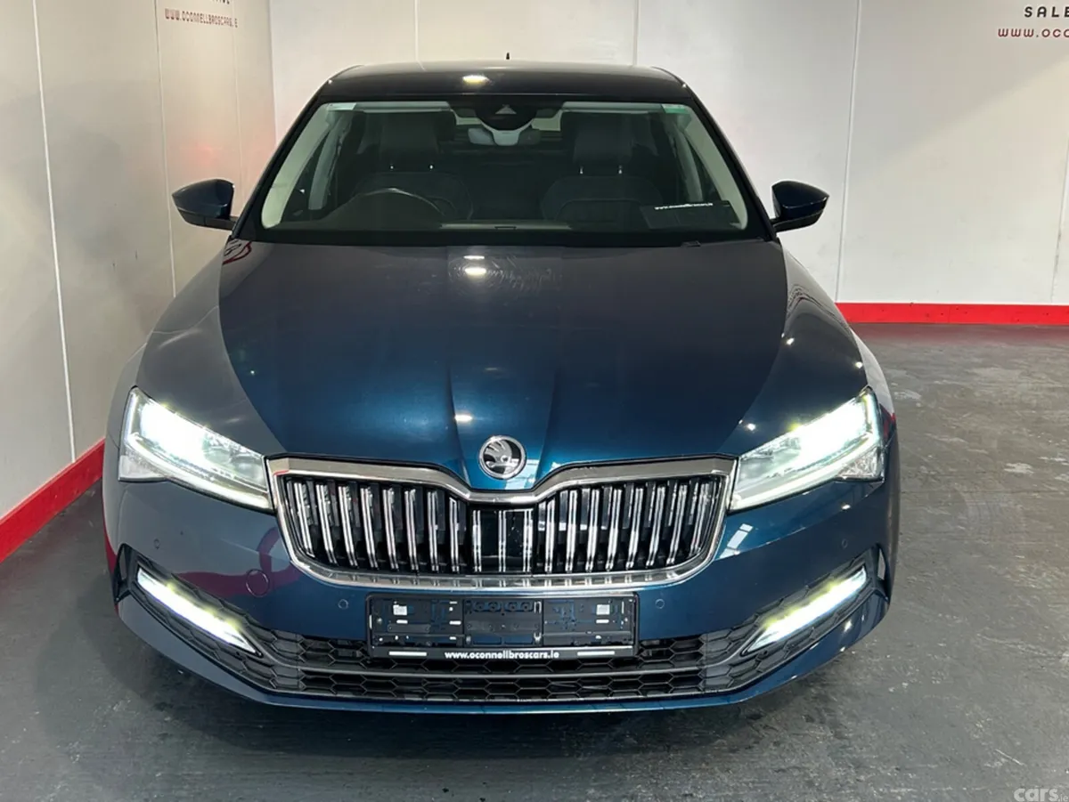 Skoda Superb Hatchback, Diesel, 2022, Blue