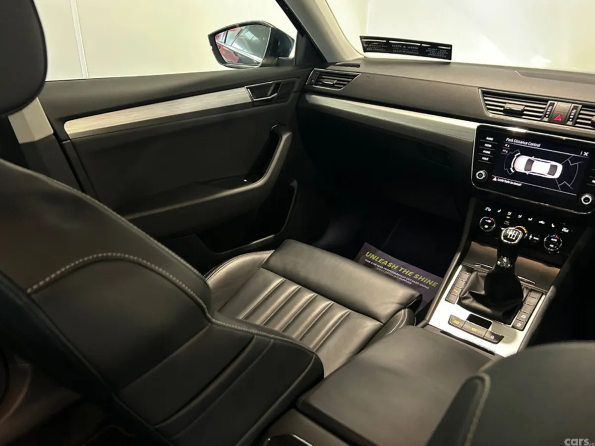 Skoda Superb Hatchback, Diesel, 2022, Blue
