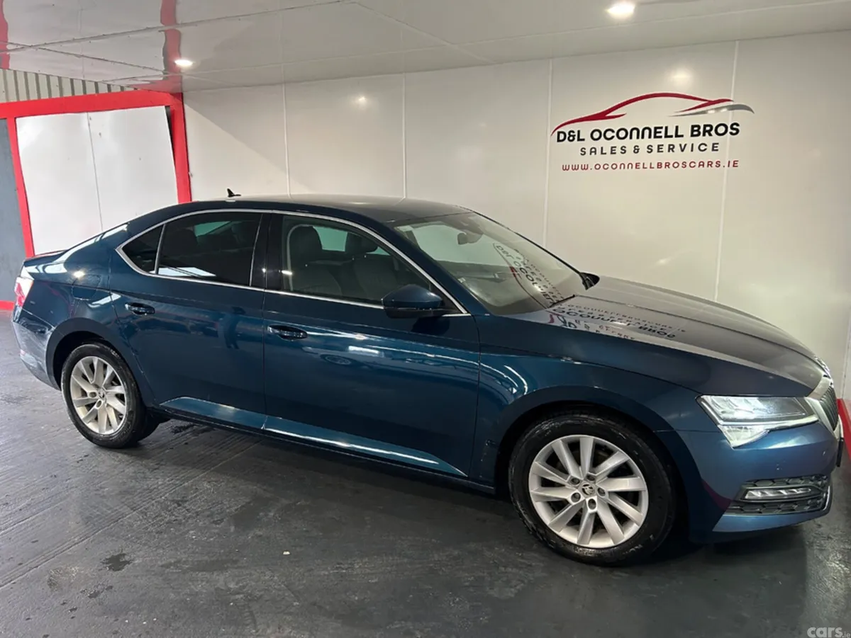 Skoda Superb Hatchback, Diesel, 2022, Blue