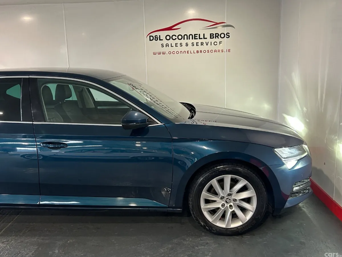 Skoda Superb Hatchback, Diesel, 2022, Blue