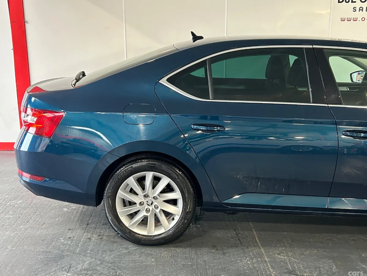 Skoda Superb Hatchback, Diesel, 2022, Blue