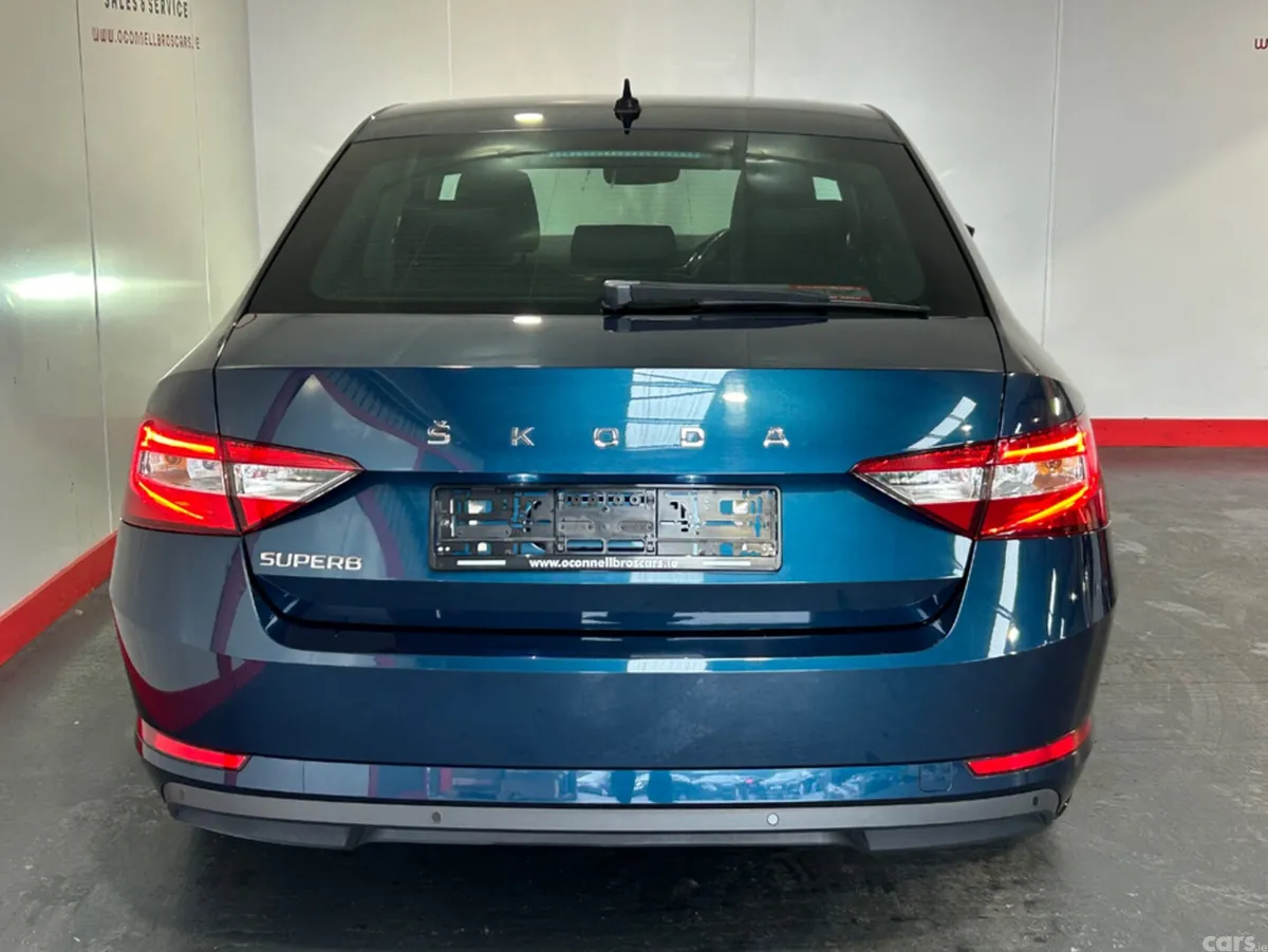 Skoda Superb Hatchback, Diesel, 2022, Blue