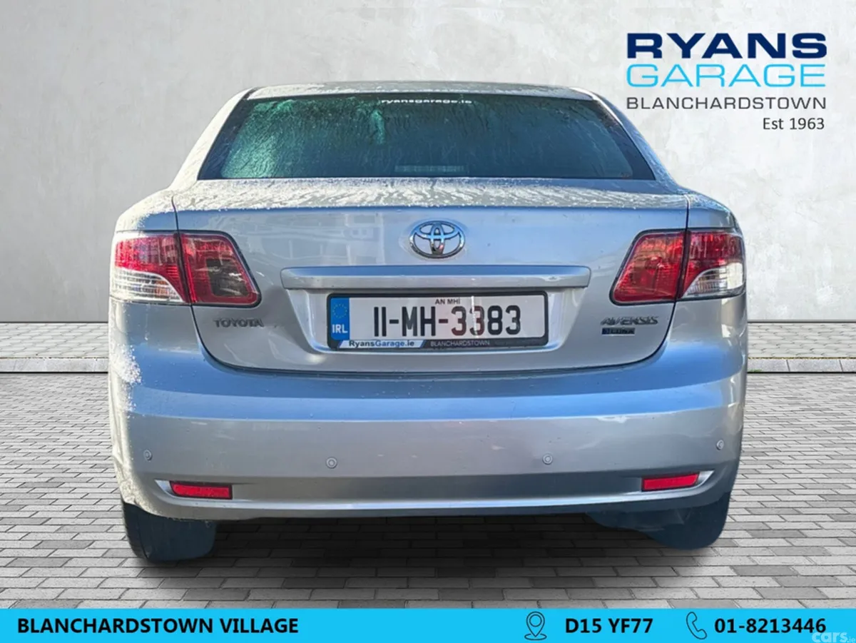 Toyota Avensis Saloon, Petrol, 2011, Silver