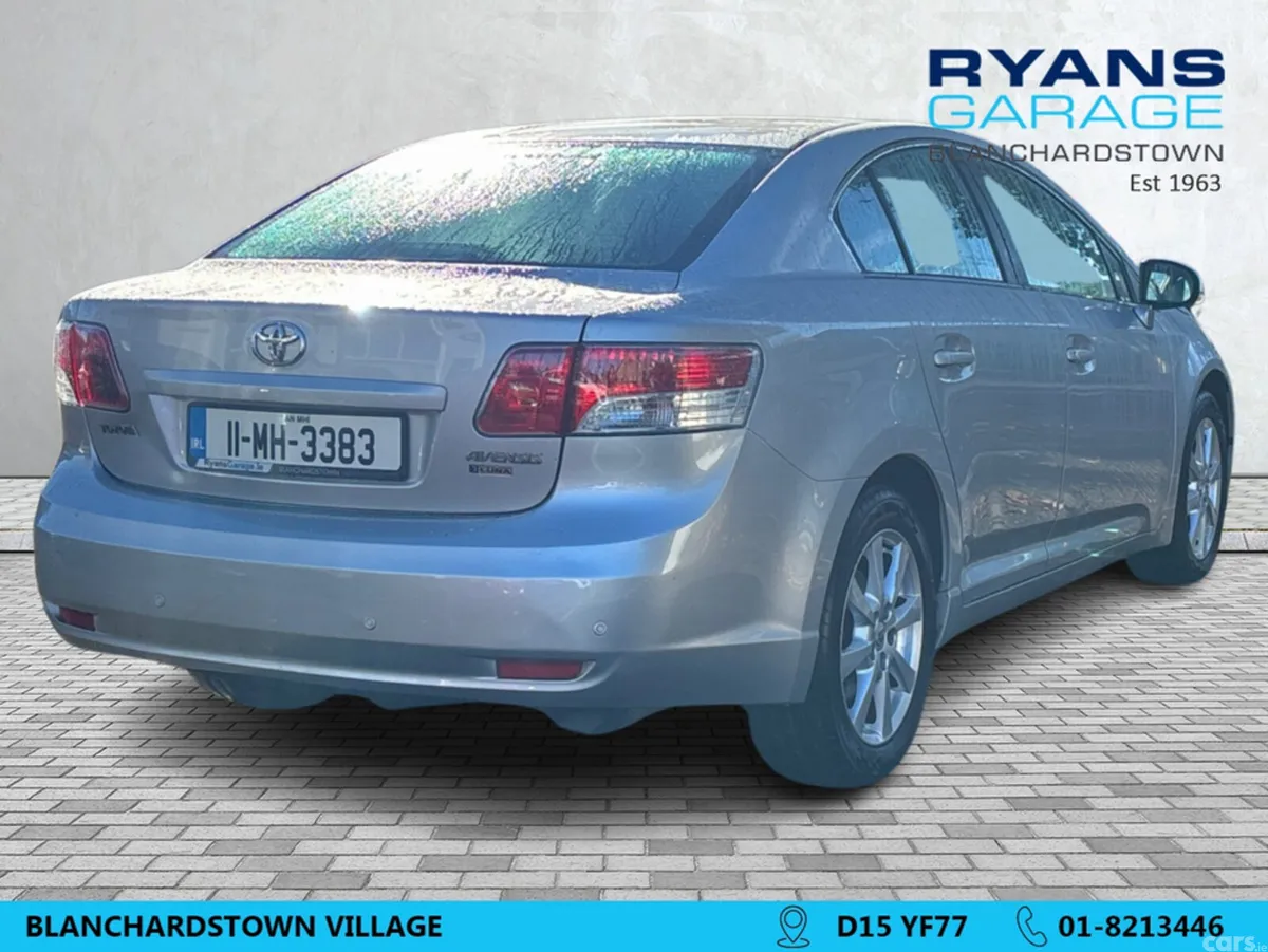 Toyota Avensis Saloon, Petrol, 2011, Silver